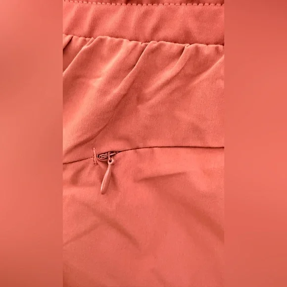 APANA Women's Rust Shorts SIZE L - Picture 4 of 5